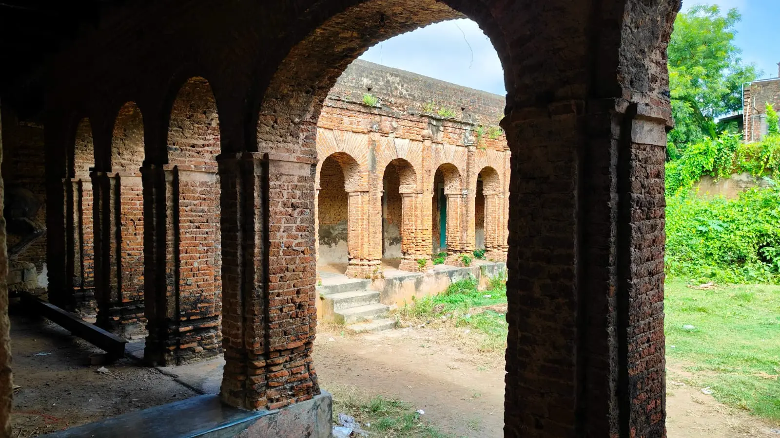 Nandi Kachhari Bari