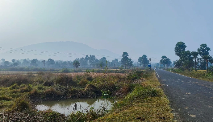 Road toward Susunia hill