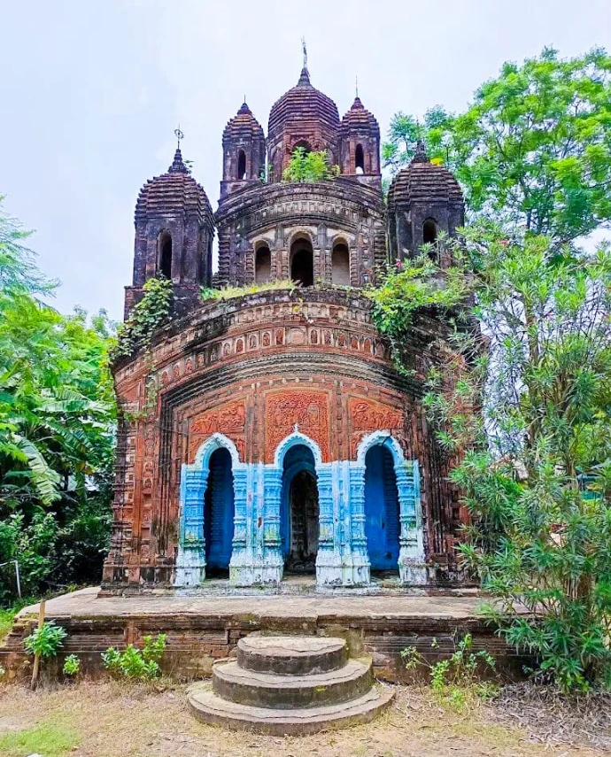 Damodar Mandir (Mejo Taraph)