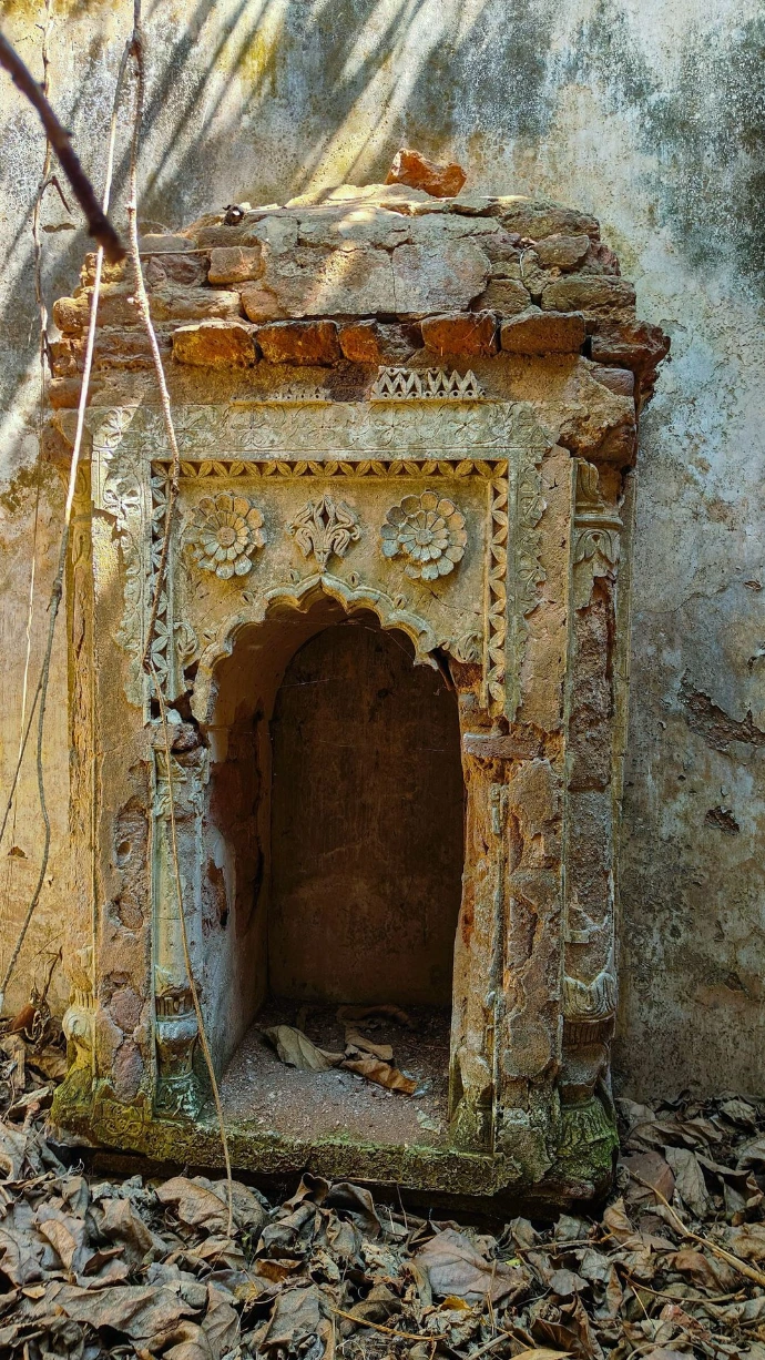 Old Narayan Singhasan at Durga Dalan at Itla Old Narayan Singhasan at Durga Dalan at Itla
