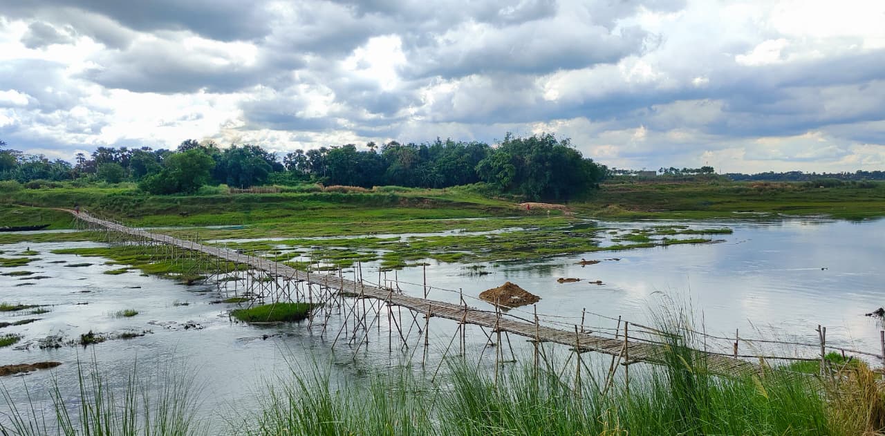 Bamboo bridge on Damodar river